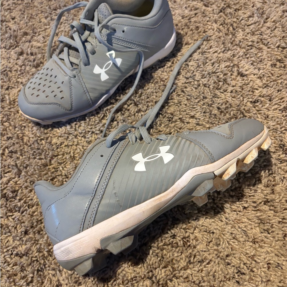 Kids cleats size 6 baseball football soccer boys girls 5 5.5 under armor used !!